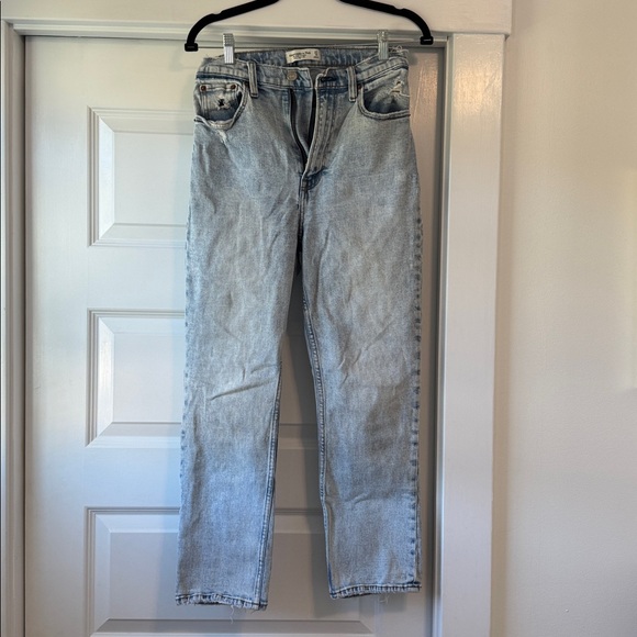 Abercrombie The Ankle Straight Ultra High Rise in Light. Size 27 regular. - Picture 1 of 5